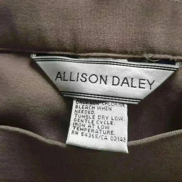 NWNT Allison Tayler beige pleated 2 pocket stretch crop straight leg pant 18 - Picture 4 of 5